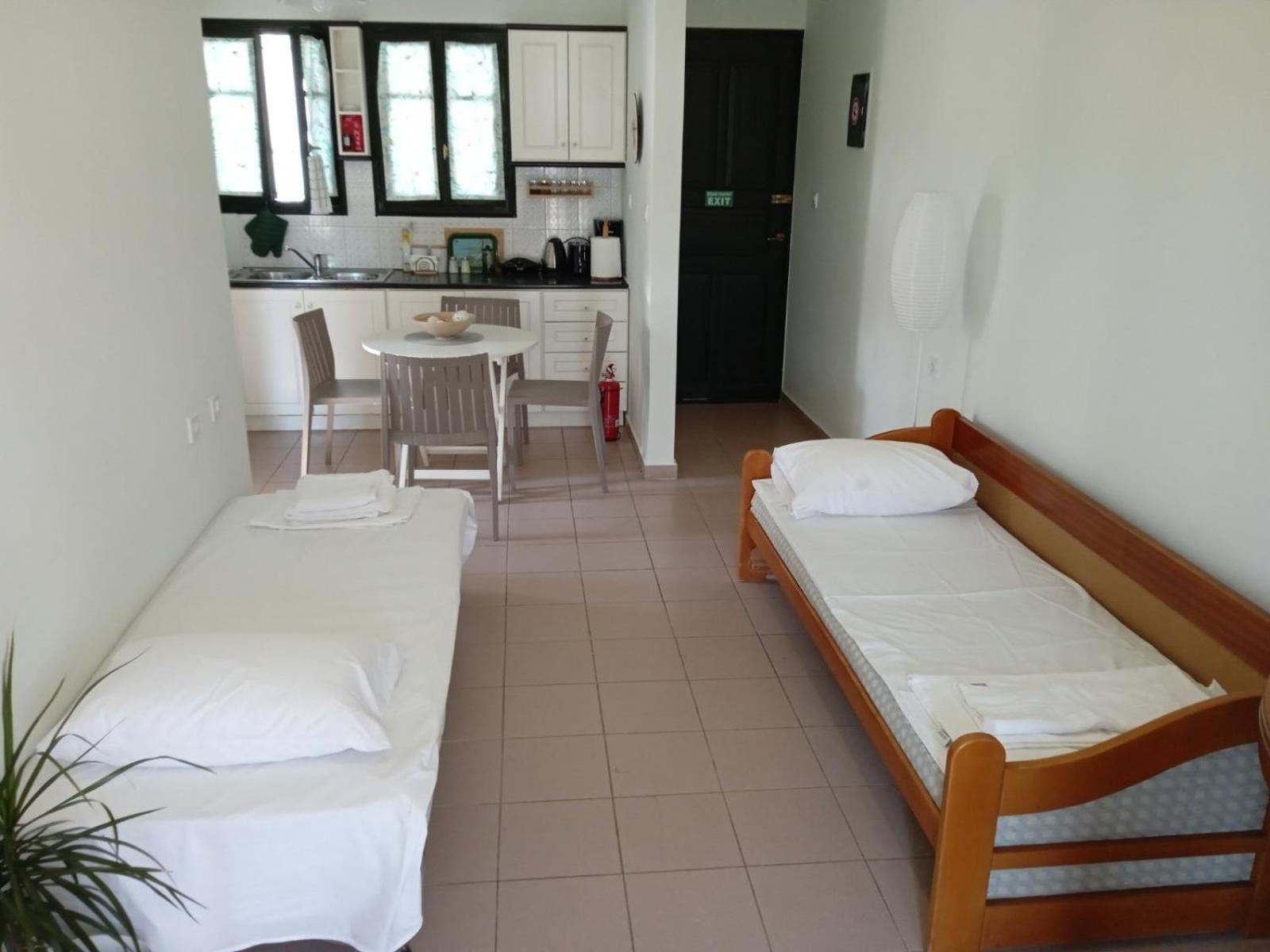 Phoeve Apt-Lovely 1-Br Rental Near The Beach Kalathas Exterior foto